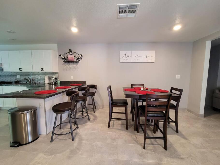 Cheerful, Fresh And Spacious 3 Bedroom Townhome, Casa de férias *